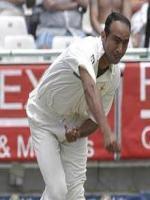 Mohammad Zahid bowling.jpg