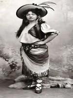 Lina Abarbanell in Fashionable dress