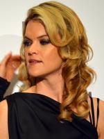 Missi Pyle HD Photo