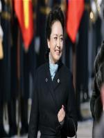 Peng Liyuan simply dressed in a black coat and light blue scarf
