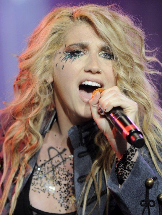 Kesha singing