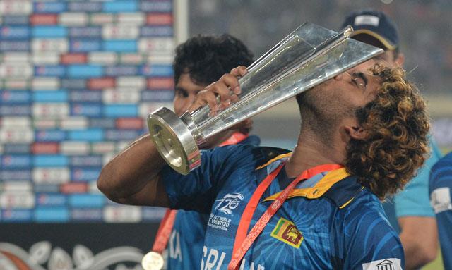 Malinga with t20 cup after winning the game