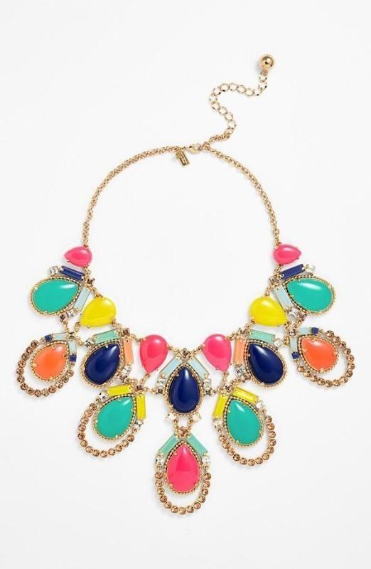 Love the bright colors on this mosaic statement necklace.