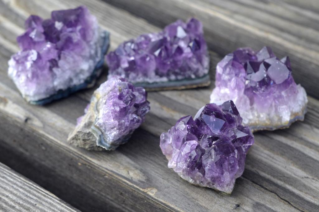 healing crystals amethyst with stone