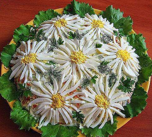 Another way to decorate a Russian salad.