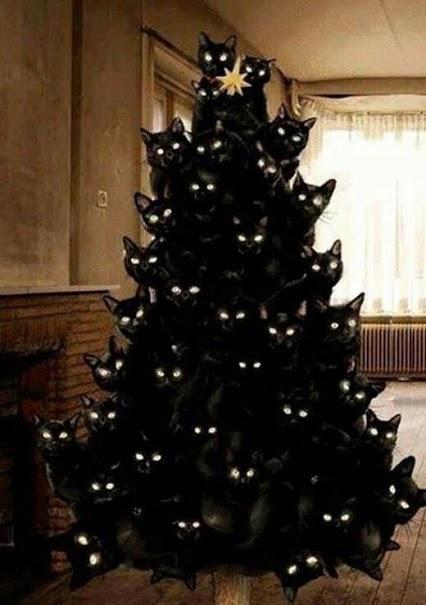 Cat christmas treeï»¿