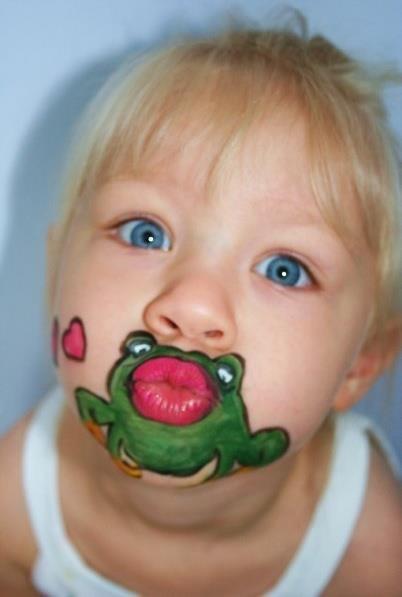 Face Painting  This is hilarious  kiss the froggy