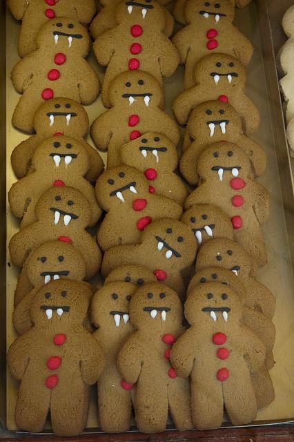 vampire gingerbread men! Cute!