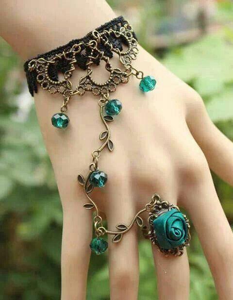 Classic bracelet, green rose!