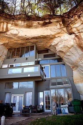 Gorgeous Modern Home is Built Inside a Cave