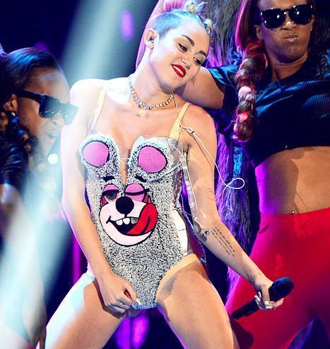 Miley Cyrus Outfits in MTV Video Music Awards 20
