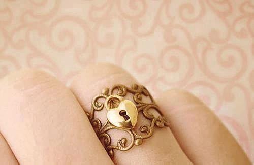 this is really cool....is there another ring with the key on it
