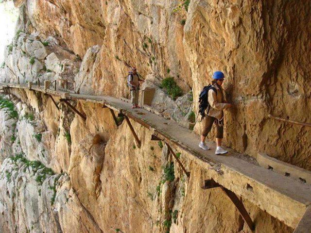 One of The Most Dangerous Walkways in the World !!