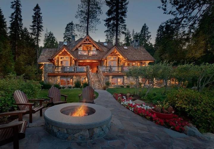 Gorgeous residence on the shores of Lake Tahoe