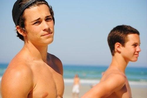 Zac Efron's brother. Let's just have a round of applause for the Efr